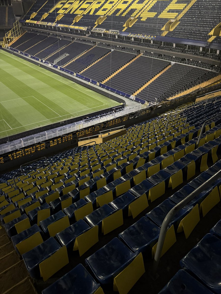 gencfborg's tweet photo. Fenerbahçemiz için günler boyunca büyük bir inanç ve özveriyle ortaya koyduğumuz emeğin, taşıdığımız armaya duyduğumuz sevginin ve tribünlerimiz için verdiğimiz mücadelenin kulübümüz tarafından böylesine kıymetli görülmesi, bizler için kelimelerle tarif etmesi güç bir gurur ve mutluluk kaynağıdır.

Bizler için Fenerbahçe’ye hizmet etmek yalnızca tribünlerde geçirilen 90 dakikadan ibaret değil; gerektiğinde uykumuzdan, zamanımızdan ve hayatımızın birçok anından vazgeçerek, hiçbir karşılık beklemeden bu büyük sevdanın peşinden yürümek ve bizden sonraki nesillere daha güçlü bir tribün kültürü bırakabilmek demektir.

Bugüne kadar olduğu gibi bundan sonra da Fenerbahçemizin olduğu her yerde aynı inançla çalışmaya, üretmeye, mücadele etmeye ve bu büyük camiaya yakışır işler ortaya koyabilmek için var gücümüzle emek vermeye devam edeceğiz.

Bu süreç boyunca desteğini bizlerden esirgemeyen başta Yönetim Kurulu Üyemiz İsmail Balcı olmak üzere Yönetim Kurulumuza; günler boyunca verilen emeği, dökülen alın terini ve bu koreografinin arkasındaki büyük Fenerbahçe sevgisini görerek emeğimizi böylesine kıymetli kılan ve bu gururu bizlerle paylaşan Fenerbahçe Spor Kulübü’ne gönülden teşekkür ediyoruz.

🔗  https://t.co/jNJ7hBZnP4