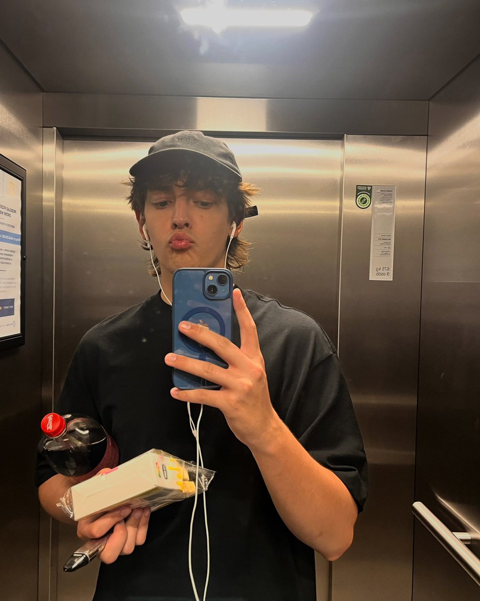 cihjert's tweet photo. elevator pics > https://t.co/4xrcFFTDEU