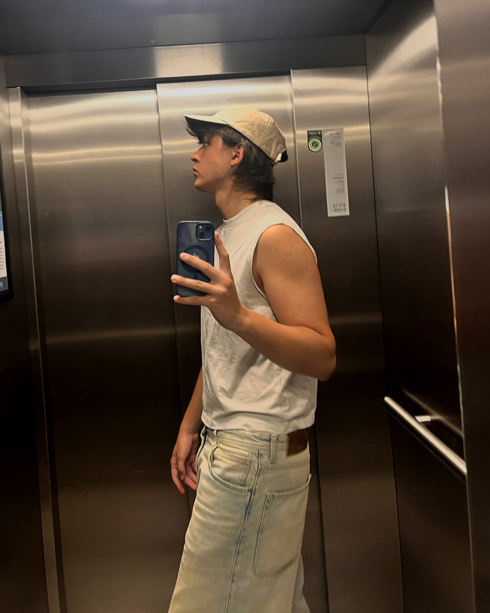 cihjert's tweet photo. elevator pics > https://t.co/4xrcFFTDEU