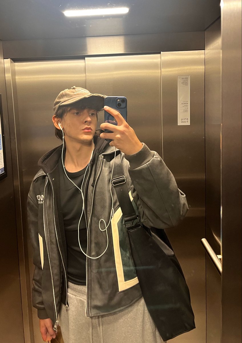 cihjert's tweet photo. elevator pics > https://t.co/4xrcFFTDEU