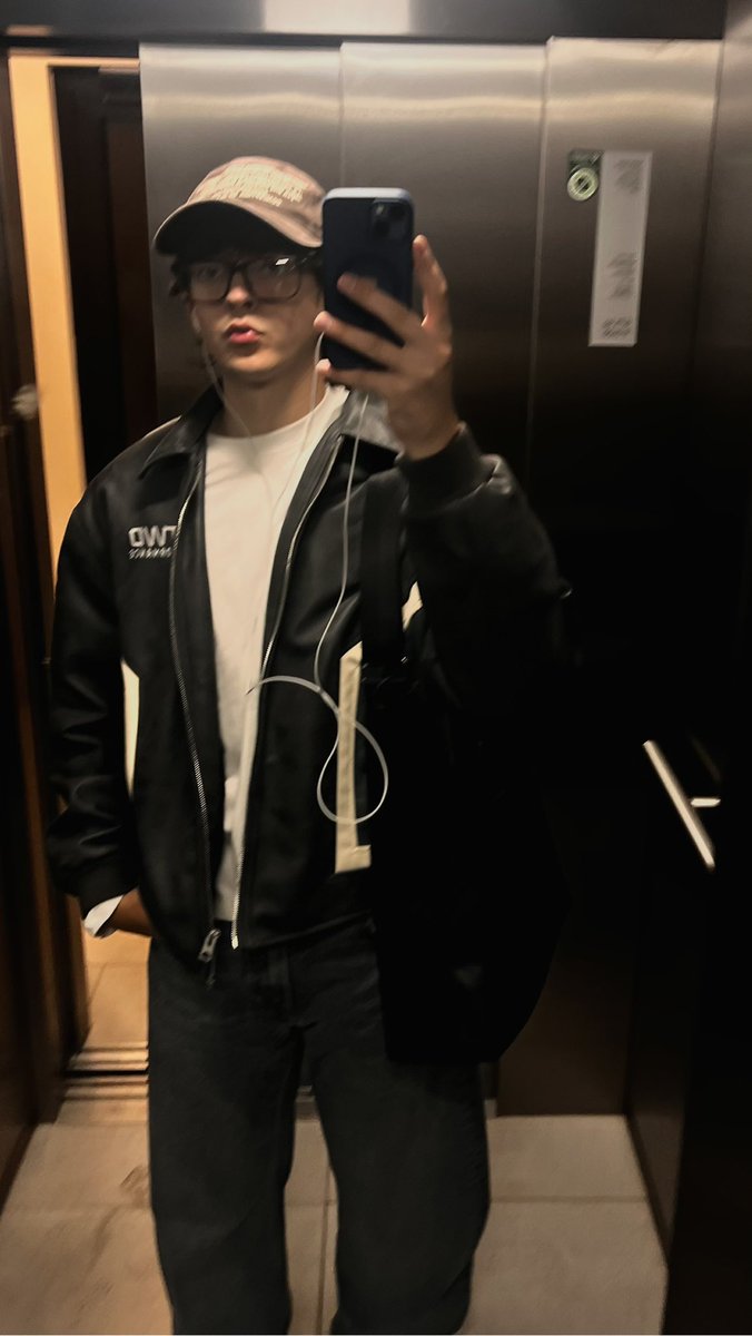 cihjert's tweet photo. elevator pics > https://t.co/4xrcFFTDEU