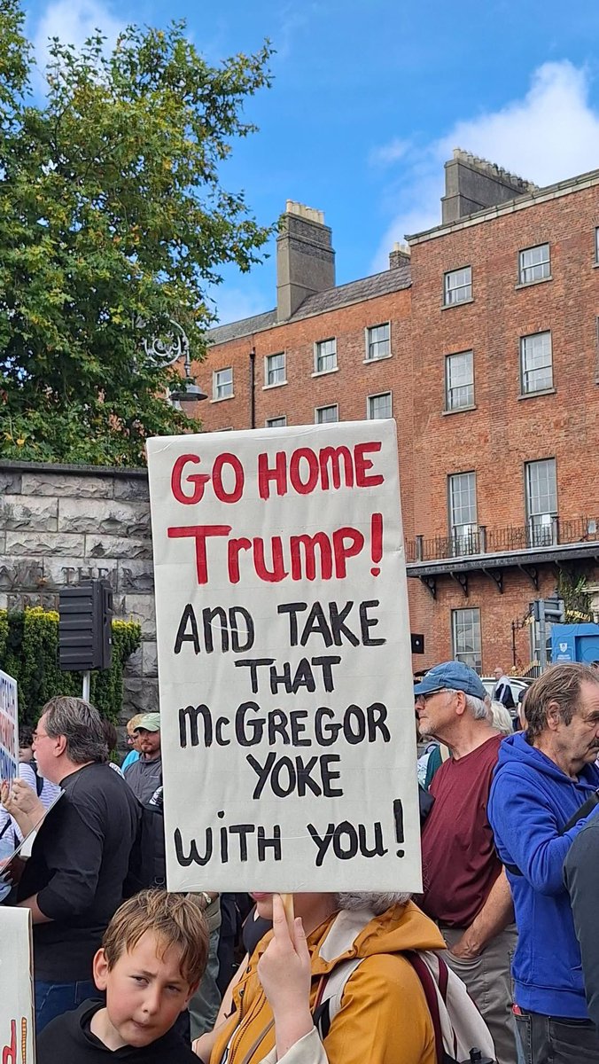 __ShirMcC__'s tweet photo. @NancySinatra Dublin yesterday. 🇮🇪♥️💪🏻 https://t.co/rC24qyZw0x