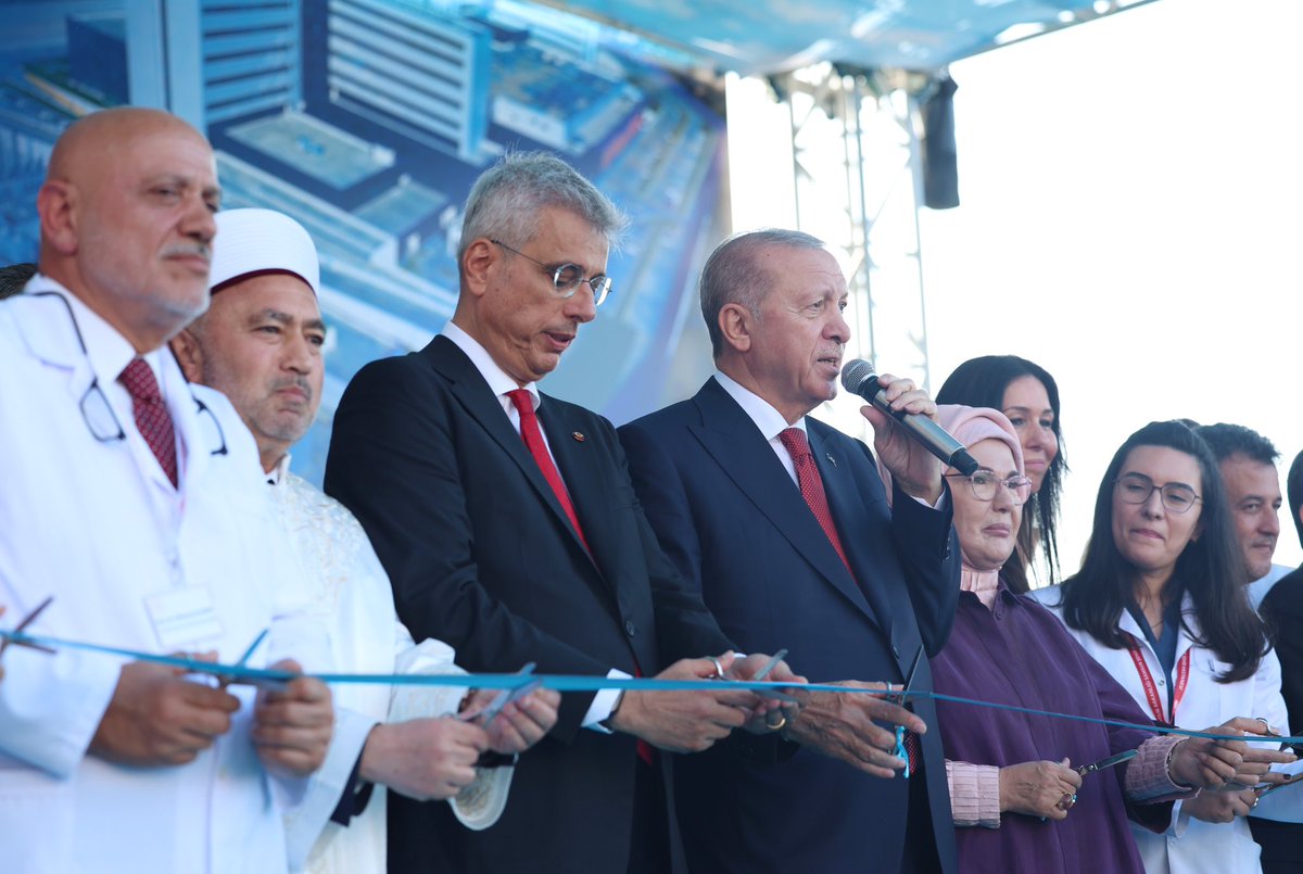 tcbestepe's tweet photo. “Vatandaşımızın insanca muamele göreceği bir sağlık sistemini ülkemiz genelinde tesis ettik” https://t.co/Vyv1hFaPqH https://t.co/3c4uYpaAQa