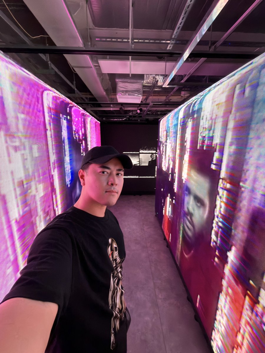 iT4rai's tweet photo. The Weekndのポップアップに行ってきた！
凄すぎた！ライブで実際に着用した衣装とか、
空山基のSEXY ROBOTも見れて最高だった！！
#theweeknd #ウィークエンド #AHTD https://t.co/CxB6iNsqI5