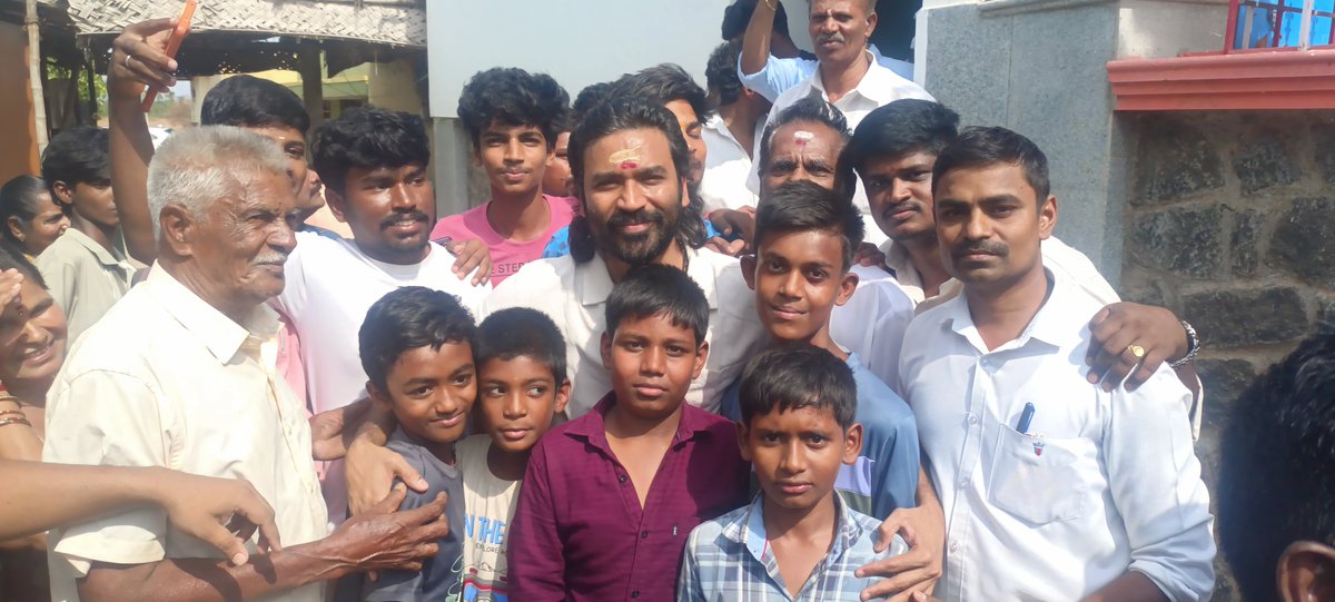 TheniDhanushFc's tweet photo. Our Thalaivar @dhanushkraja Visited his native place Theni... 

(kasthuri manga kovil ) Today 

Theni Dfc Happy to welcome our Thalaivar !! #OM 

@B_RAJA_ @DirectorS_Shiva @Chowdrey_Pro @theSreyas @DhanushFc https://t.co/Wdfjj5XRq1