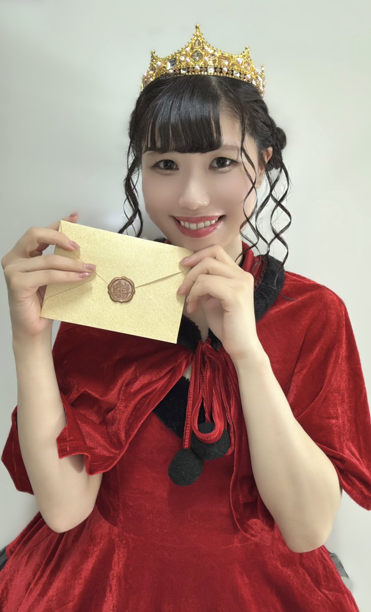 natsumi_divivor's tweet photo. 3回目のフレッシュ撮影会！！！
ありがとうございました✨️✨️

『ダイバーサバイバー』@Diversurvivor というアイドルグループの『はちゃめちゃ担当』⚠️👑
『なつみん』こと『陽向なつみ』です！

まさかの！初めてのMVPでした😳✨✨
本当に本当に嬉しいです😭✨️✨️✨️

初参加した時からずっと憧れてはいて、いつか私もMVP🔥って思っていたのだけど、なんだか過去から今日までずーーっと3位で(それも本当はとってもありがとう)抜け出せないのかななんて思ったりもして
もっと頑張りたいのに楽しんでもらいたいのに、コンセプト『天使と悪魔』って時になんだかサイゼリヤの壁にいそうな天使が生まれたりして😭笑

それでも色んな方と『楽しい』『面白い』を伝え合いながら笑顔(時に爆笑)で過ごせて、グループやメンバー、ライブにも興味持ってもらえたりコンセプトや雰囲気を楽しんだり出来て、本当に素敵な日でした😭✨️✨️

薔薇の投票もいっぱいで感謝な上に、会場票色んな方にたくさん入れて頂けていて驚きました😭✨️✨️✨️

たくさんの出会いに感謝です😭✨️
いつも応援してくれているみんなも、開会式からいてくれたり、途中から工夫して駆けつけてくれたり、遠くから来てくれた人もいて、本当にみんなありがとう！！

本当に本当に本当に！嬉しくて仕方がないです驚きました！！！✨️✨️
この王冠をまたかぶれるよう、またみんなに楽しんでもらえるように✨️これからも頑張ります…✨️✨️

また色々工夫して参加したいと思ってるので今度もよろしくお願いします🎉✨️✨️

 #フレッシュ撮影会  #セッション