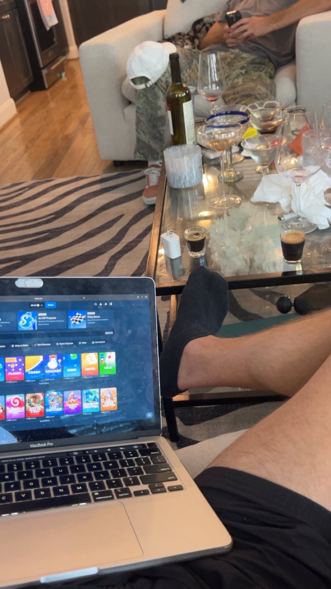 HwoodP333's tweet photo. Who’s watching the game today? DMs open yo what to do 

#cashmaster #casino #sports https://t.co/savzP8CFk1