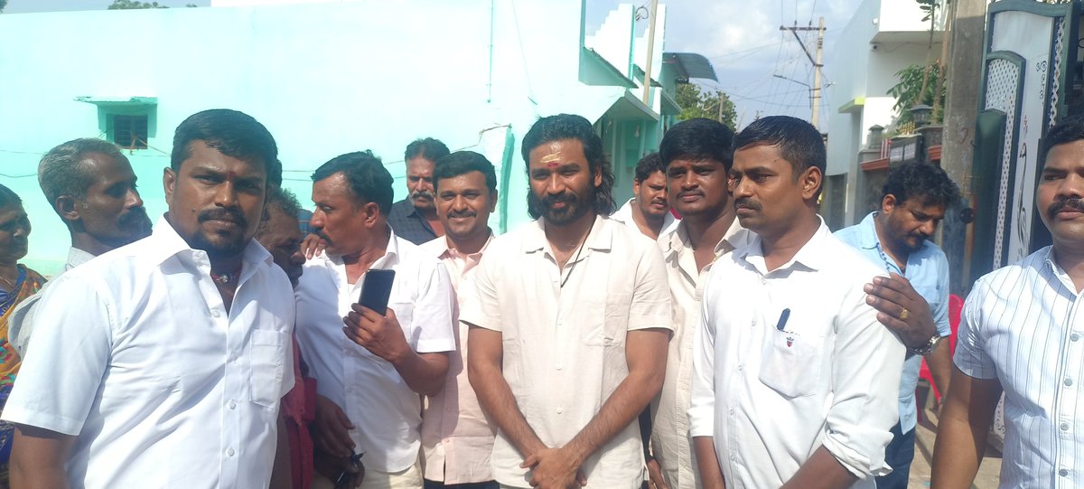 TheniDhanushFc's tweet photo. Our Thalaivar @dhanushkraja Visited his native place Theni... 

(kasthuri manga kovil ) Today 

Theni Dfc Happy to welcome our Thalaivar !! #OM 

@B_RAJA_ @DirectorS_Shiva @Chowdrey_Pro @theSreyas @DhanushFc https://t.co/Wdfjj5XRq1