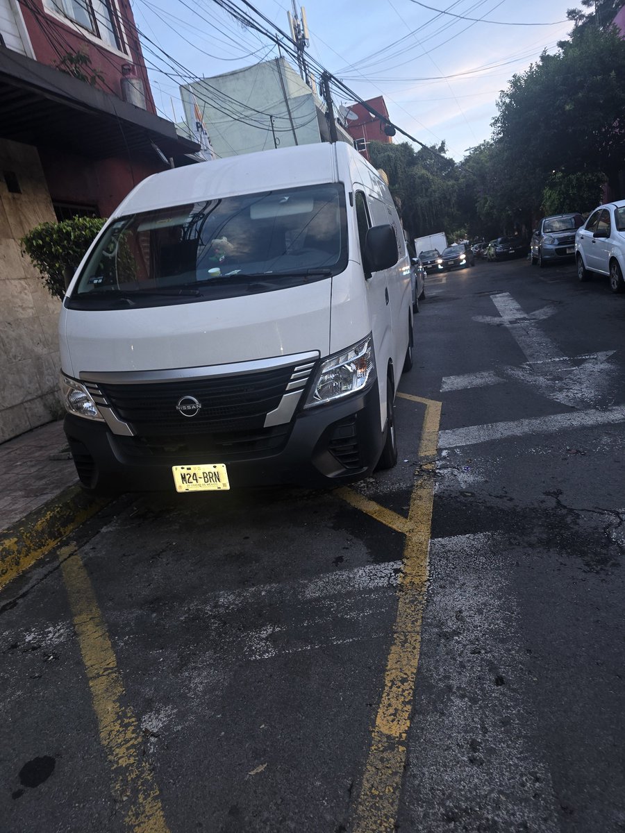 kyly2812's tweet photo. @OVIALCDMX Favor de Apoyar camioneta detenida en la oreja obstruyendo la visibilidad se estaciona por dias Calle 6 #3 Reforma Social Cdmx C. P. 11650
Casi esquina con Av. Tecamachalco espero transito se de 1 vuelta porque es 1 caos por favor cuando vienen llegan 8hr después https://t.co/lakVTgj9mm