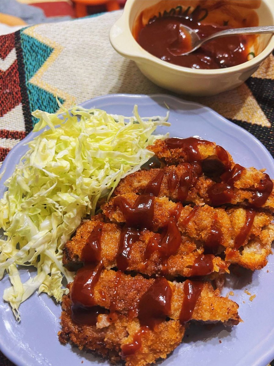 cranv189177's tweet photo. Just had the most mouthwatering Japanese tonkatsu at a tiny street spot in the city! Crispy breaded pork, tangy house sauce, and a side of fluffy rice hit all the right comfort food notes.  #FoodieAdventures https://t.co/pODgvftid7
