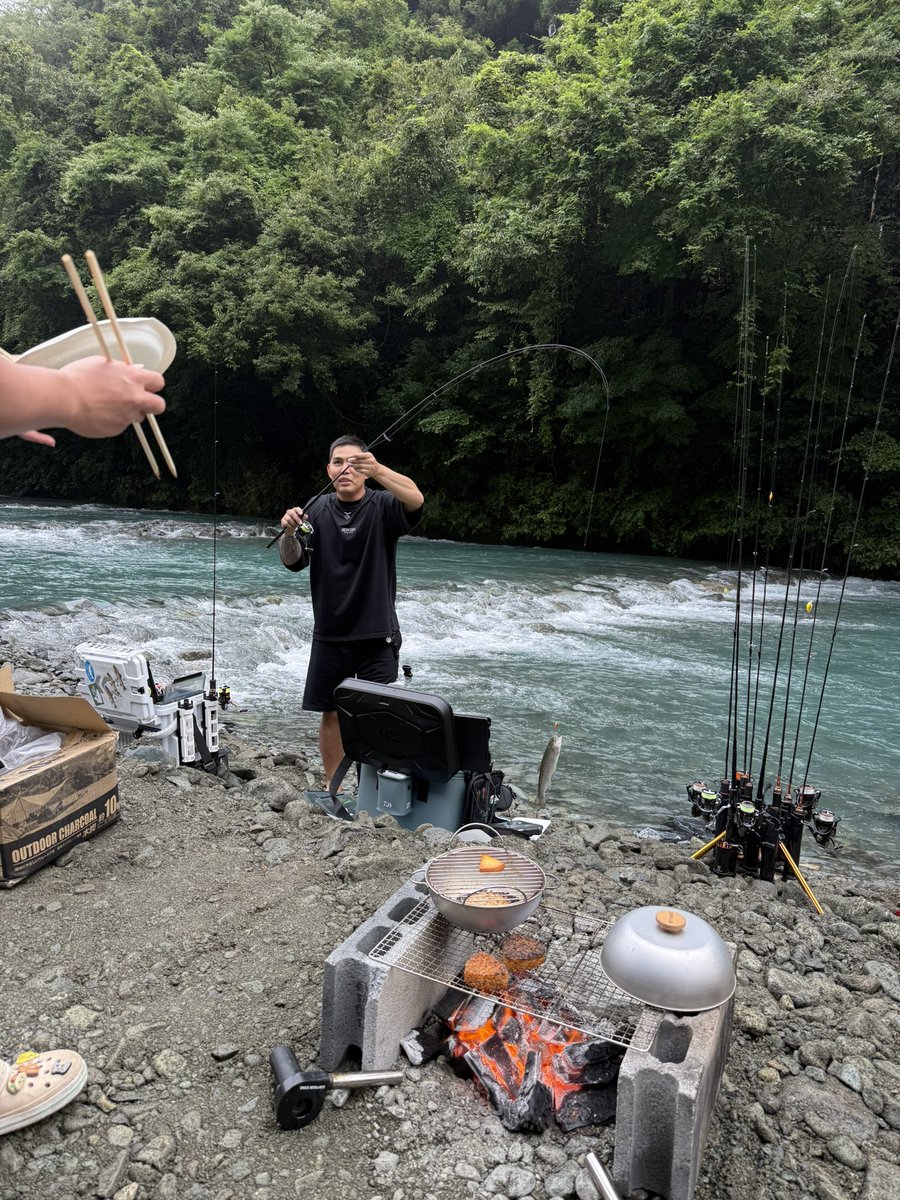 ITO_DULAS's tweet photo. 今日もオープンアタック！
朝から爆釣🤣
BBQしながら釣り最高🥳
来週どこ行くか🤩 https://t.co/MJxceZ2tWt