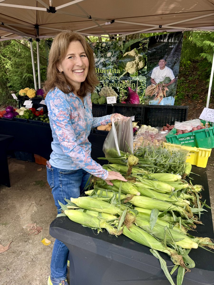 RepKimSchrier's tweet photo. Mayor McHenry and I stopped by the Duvall Farmers Market this week to pick up fresh produce and chat with local growers. Thank you for having us! https://t.co/x4xN101rmP