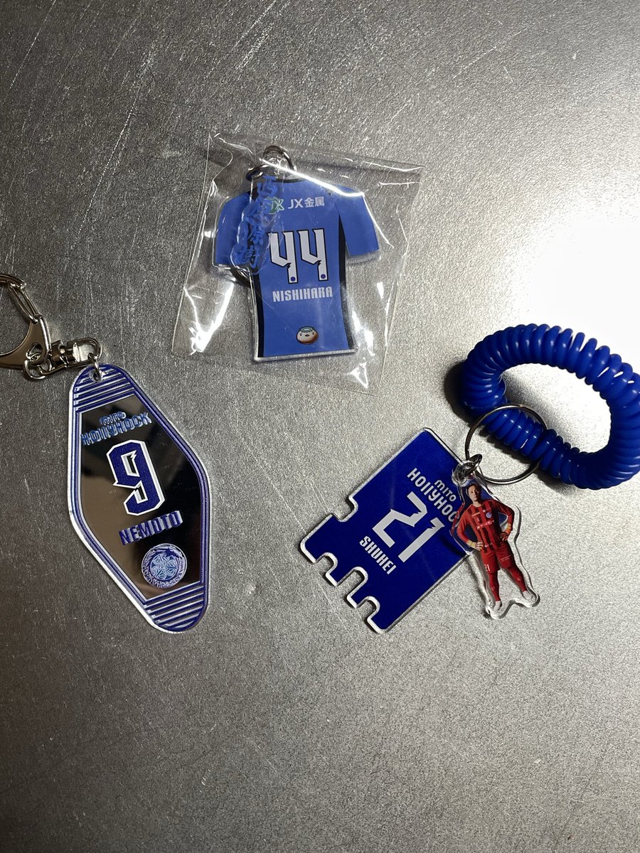 K_yagy6's tweet photo. 【交換希望】水戸ホーリーホックグッズ

21 ガラポン温泉キーホルダー
9   ミラーキーホルダー
44 ユニフォームキーホルダー

10と交換希望です！
よろしくお願いします🙇‍♀️

#水戸ホーリーホック https://t.co/M71JHLuweI