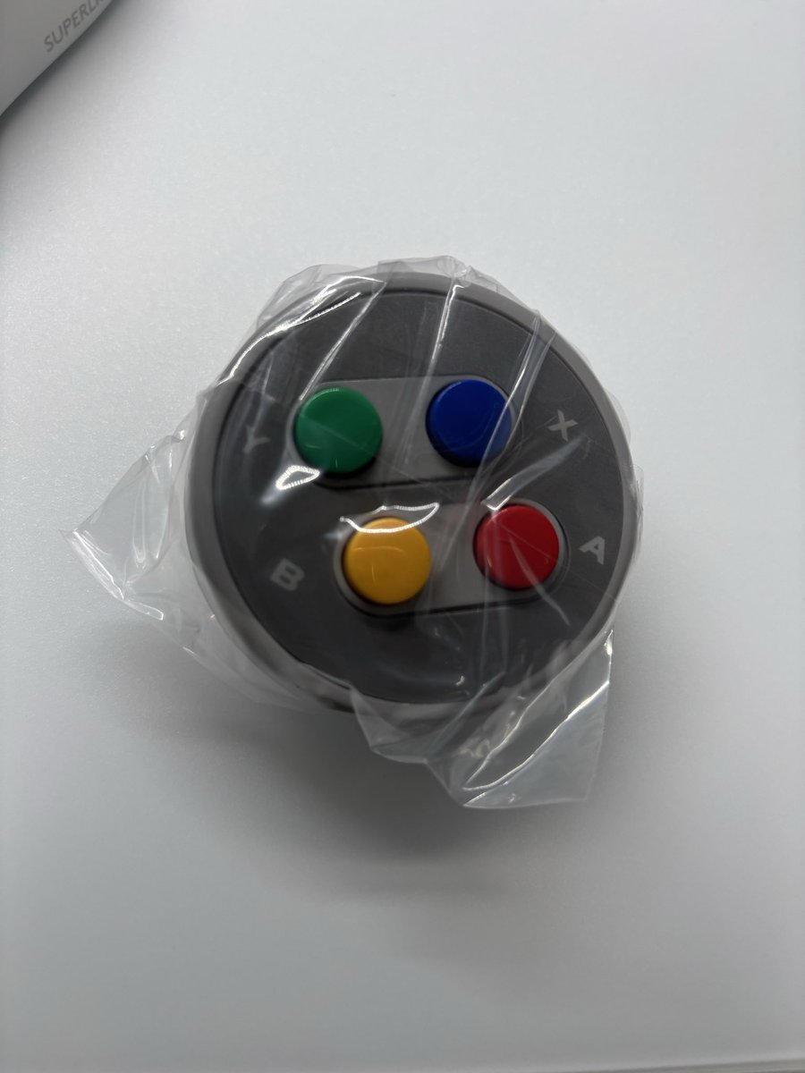 FF14_MoPPy's tweet photo. ニンテンドーショップでコントローラーのガチャがあったからスーファミ出るまで回したw
案外しっかりと再現されててよき https://t.co/Da2saNnGHm