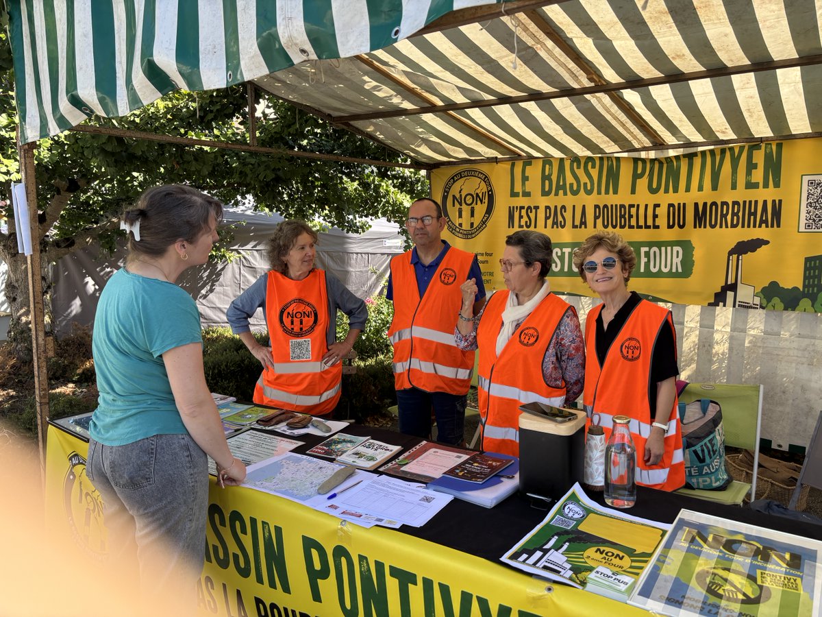 mdorelucas's tweet photo. Du monde ce jour à #Biozone et beaucoup de demande d’informations à notre stand «Stop au second four d’ incinération » #Incineration #Déchets #Scandale #Ecologique #Economique #Sanitaire. https://t.co/FDl0lssj4g