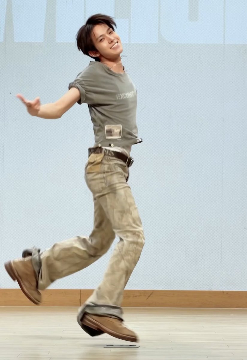 evanlyever's tweet photo. he’s just having the best time of his life! 🫳🏻🫳🏻🫳🏻 https://t.co/ZoiFI4nrTI