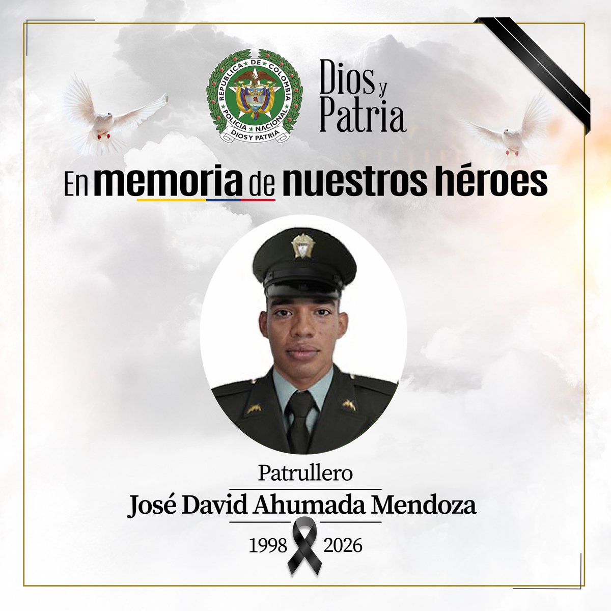 PoliciaColombia's tweet photo. Con profundo dolor rechazamos el cobarde ataque que acabó con la vida de nuestro compañero, el patrullero José David Ahumada Mendoza, en hechos ocurridos en Timbiquí, Cauca.

Acompañamos con respeto y solidaridad a su familia, amigos y compañeros. Su entrega y sacrificio permanecerán en la memoria de nuestra Institución y del país al que sirvió hasta el último momento.

Todas las capacidades de la Policía Nacional están desplegadas para capturar y llevar ante la justicia al responsable de este vil atentado.

Dios y Patria.

#EnMemoriaDeNuestrosHéroes