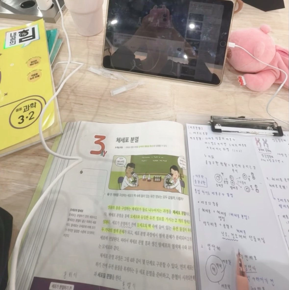x46s1l's tweet photo. 쟤와 너의 감수량을 비교 말아야만 해 😭.. https://t.co/XvFmIL5d4a