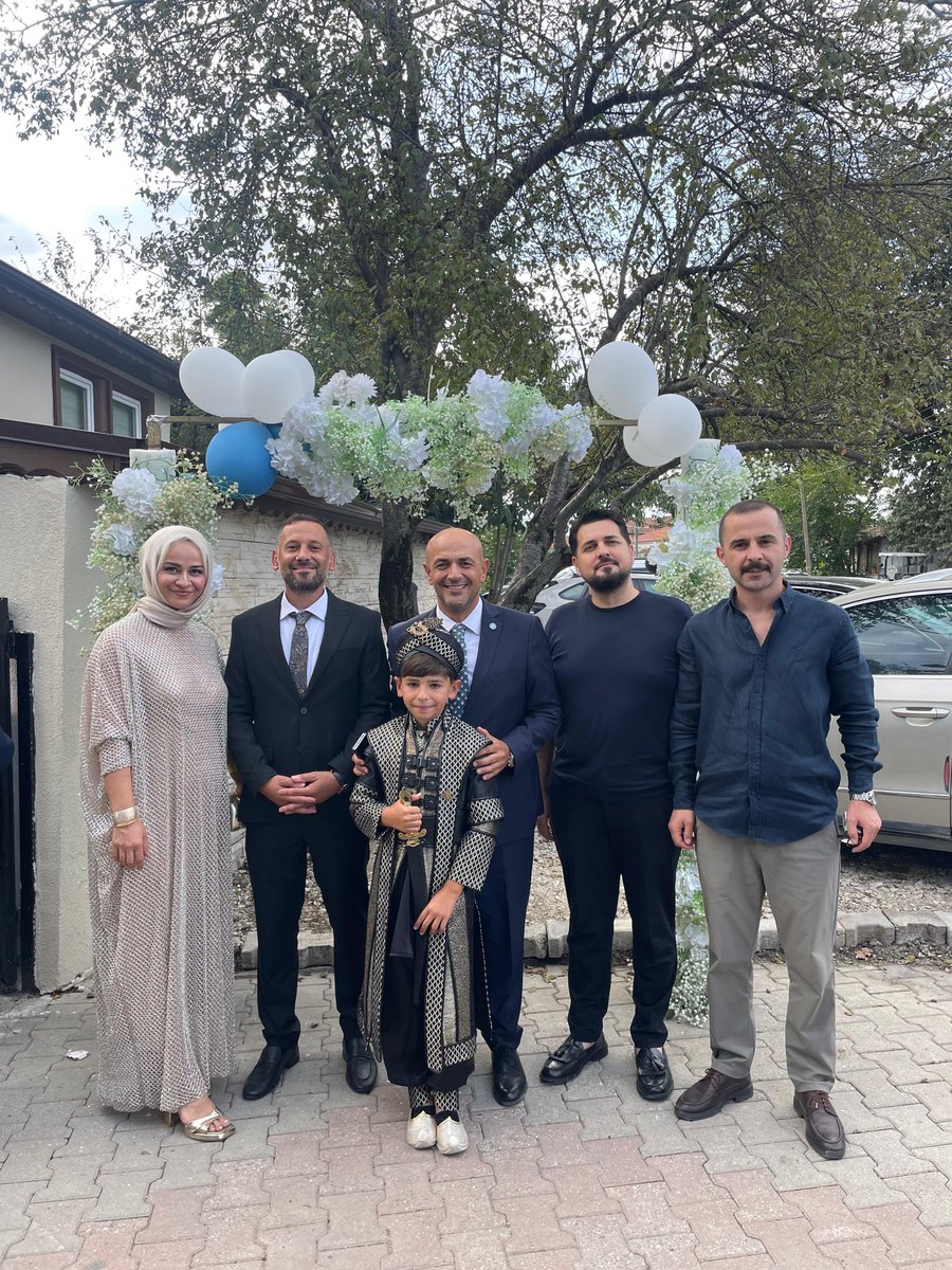 SKILICASLAN54's tweet photo. 📍 Sakarya / Erenler

İlçe Başkanımız Ahmet Özmen'in kıymetli evlatları Mehmet Emir ve Ömer'in sünnet cemiyetine katılarak hayırlı olsun dileklerimizi ilettik. Rabbim güzel çocuklarımızın nice mürüvvetlerini görmeyi nasip etsin inşallah. https://t.co/4dtcyNttb7