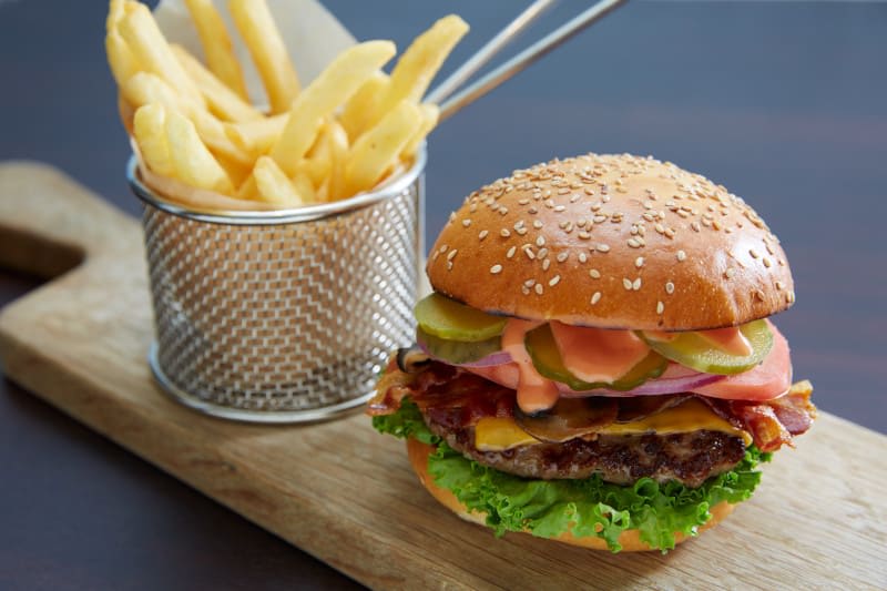 splendorvaca's tweet photo. 🍔 Sea day cravings? Mast Grill has you covered. ☀️ Whether you're taking a break from the pool or grabbing a quick bite between activities, Mast Grill serves up casual favorites that hit the spot. Fresh off the grill, full of flavor, and paired with ocean views, it's the perfect https://t.co/WtZO15HRnq