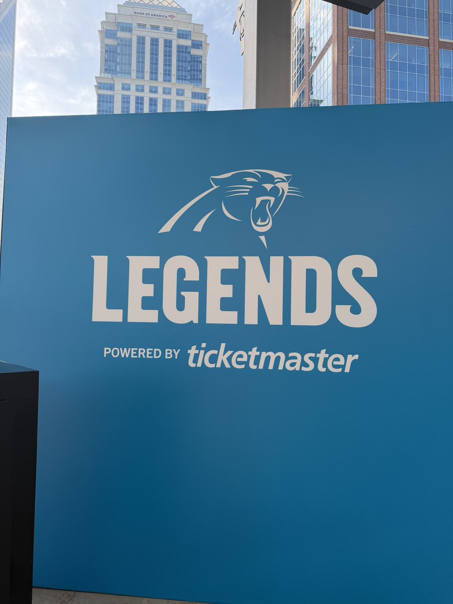 DianeSplit's tweet photo. @roaringriot 
Just found out it’s my brother from another mother
@42JamesAnderson 

See you at the 525
11:00! https://t.co/yk6Ba8jyx0