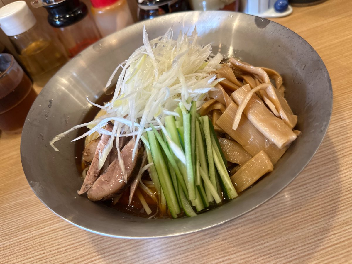 saiga_kasitune's tweet photo. そら亭の冷やし中華（大、トマト→メンマ変更）
日祝限定で23日位で終売予定なので行ってきた
甘酸っぱ系じゃないのが良き https://t.co/iSC9RQzX3j
