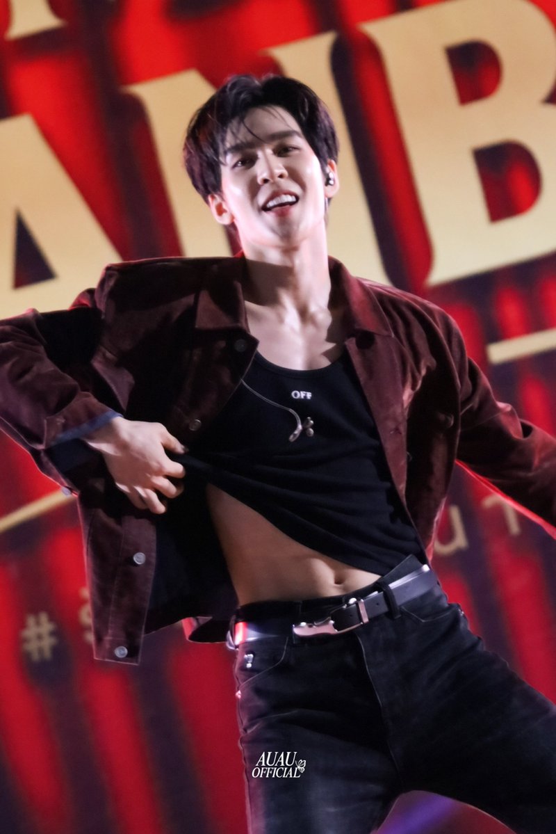 AUAUTNPOFC's tweet photo. ใครไหวไปก่อนนนน แม่ไม่ไหวววววว 
ทีมแม่จะอยู่ยังไงอ่ะละลูกกกกกก 🫠🫠

MR FANBOY BUSKING
#บัสกิ้งแฟนบอย

MR FANBOY CHAPTER 3
#MrFanboyEP3 https://t.co/PYxxxn0WJs