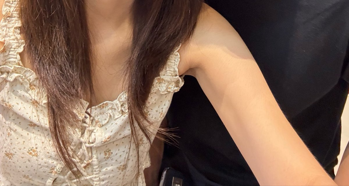 poppincals's tweet photo. my arm looks tiny here ^-^ not bad for bmi 17 yk https://t.co/oZlnInoots