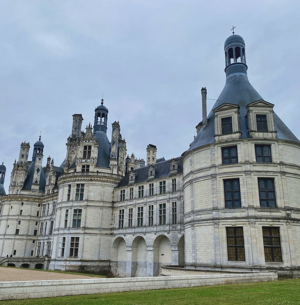 CalistaWindland's tweet photo. El Castillo de Chambord fue mandado construir en 1519 por el rey Francisco I. https://t.co/G41Ut5U0P0