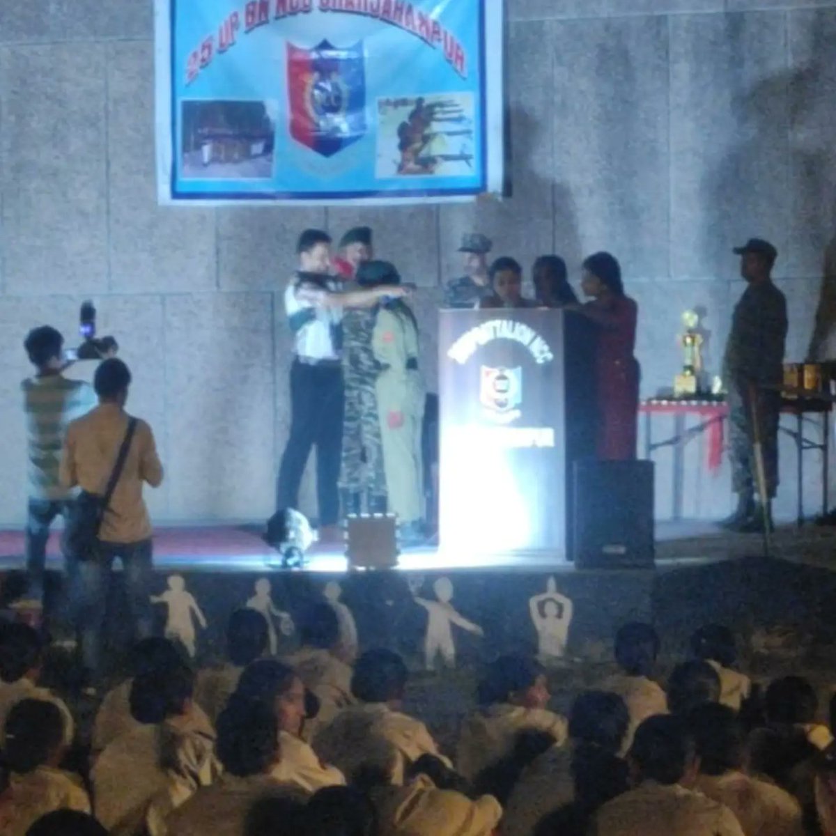 Brenpersa87's tweet photo. खामोश शिकायतें अक्सर भीतर तक जला देती हैं, क्योंकि वे कभी बयां नहीं हो पातीं। https://t.co/U7pxjjvQSl