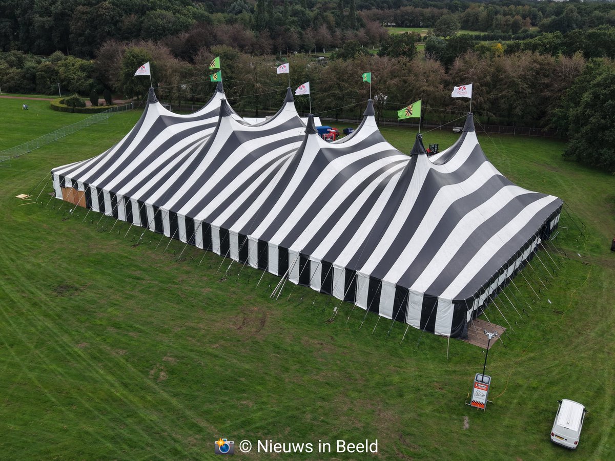 marcomoonnin's tweet photo. #DorpsfeestHoogland #Hoogland #Amersfoort #Opbouw #Zebratent #Feest https://t.co/ZaC0OJWv1M