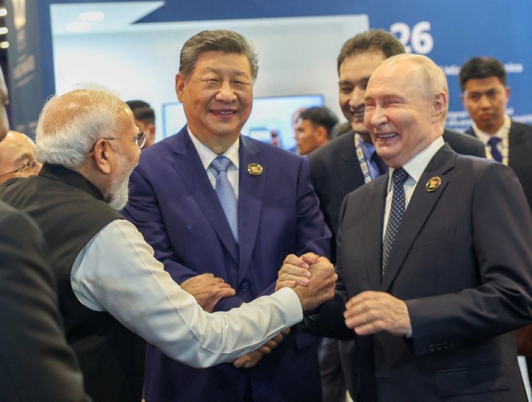 RussianSpoof's tweet photo. 🇮🇳🇷🇺 India is a rising star.

At the BRICS meeting, President Putin praised India’s progress and growing role on the global stage.

India’s strength and the Russia India friendship are a symbol of trust for the world. https://t.co/A39CqagUms