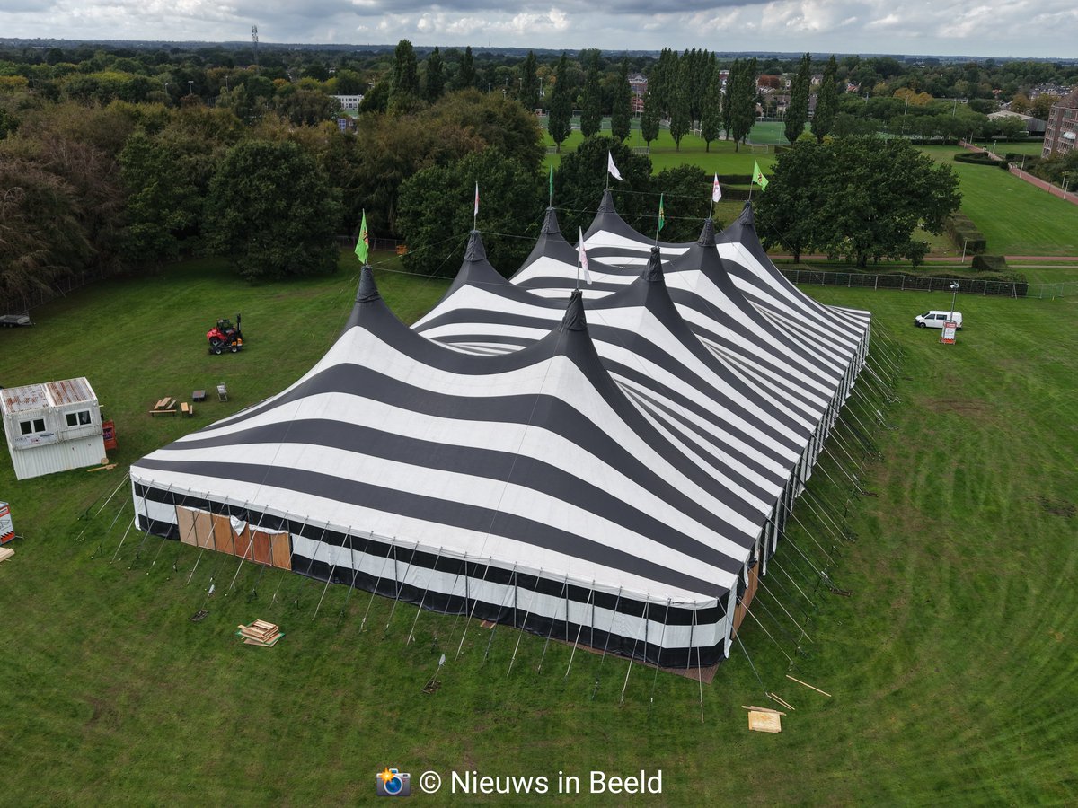 marcomoonnin's tweet photo. #DorpsfeestHoogland #Hoogland #Amersfoort #Opbouw #Zebratent #Feest https://t.co/ZaC0OJWv1M