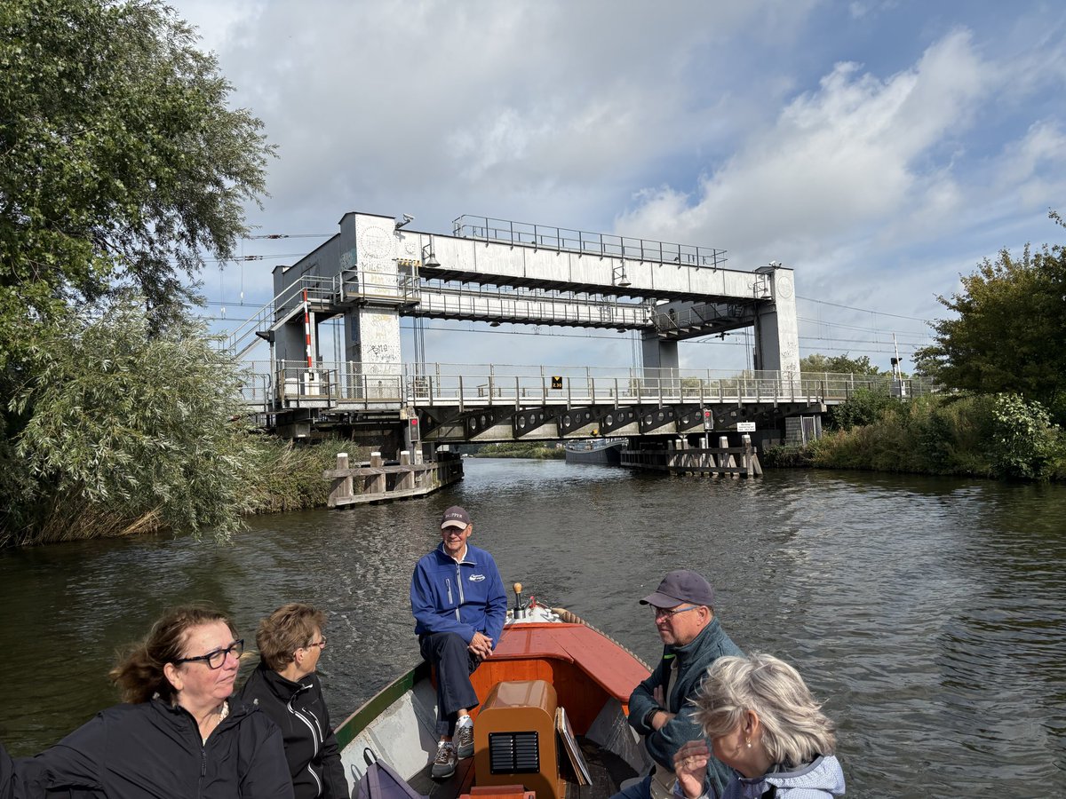 her_men_'s tweet photo. @SJEerhart Zaterdag lekker wezen varen in verband met Monumentendag. Heerlijk genoten van het mooie weer en de omgeving. Streekmarkt en museum bezocht. https://t.co/sXZKBTmW4v