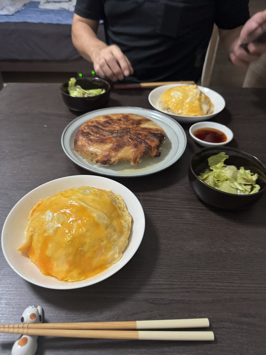 hashisho15's tweet photo. 今日の夜ご飯は餃子と片栗粉が無くて天津飯のなり損ない😱 https://t.co/2UKGR6gtx5