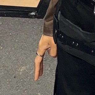 ilytoonini's tweet photo. มือข้างบนทำสองนิ้ว มือข้างล่างก็ทำสองนิ้ว55555555555🐻✌🏼 https://t.co/zrtO0hL0ER