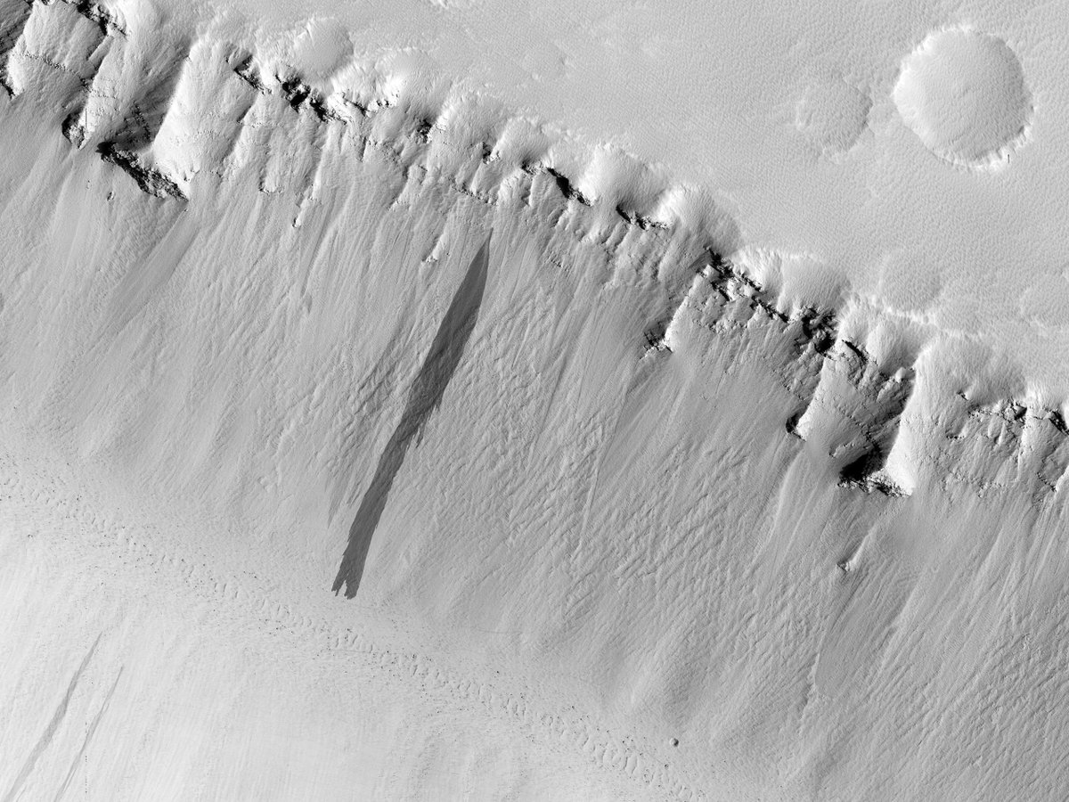 HiRISE tweet picture