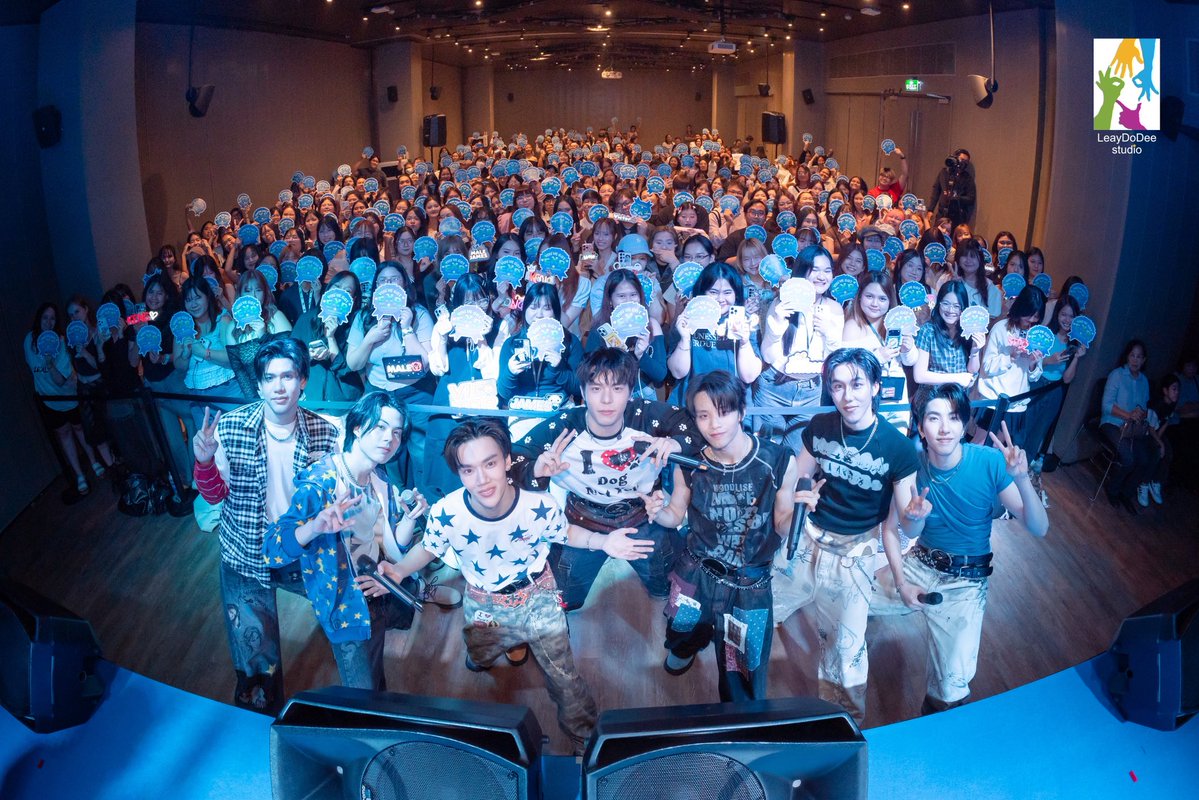 LeayDoDee's tweet photo. ขอบคุณ EXP ทุกคนที่มาร่วมสนุกและส่งเสียงเชียร์ให้ LE7EL แบบเต็มพลัง ในงาน 𝗟𝗗𝗗 𝗣𝗟𝗔𝗬𝗚𝗥𝗢𝗨𝗡𝗗 : 𝗟𝗘𝟳𝗘𝗟 𝗠𝗜𝗡𝗜 𝗖𝗢𝗡𝗖𝗘𝗥𝗧 💙💚

วันนี้สนุกแค่ไหนไม่รู้… แต่รู้ตัวอีกทีคือไม่อยากให้จบเลย 🥺
ขอบคุณที่มาเป็นส่วนหนึ่งของความทรงจำครั้งนี้ด้วยกันนะ!

#LDDPLAYGROUNDxLE7EL
#LE7EL
#LeayDoDee