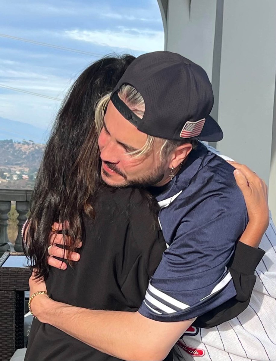 ChaseAtUpdates's tweet photo. 📲| Clinton with his mom.🤍

biddi via ig https://t.co/LeMnLafymj