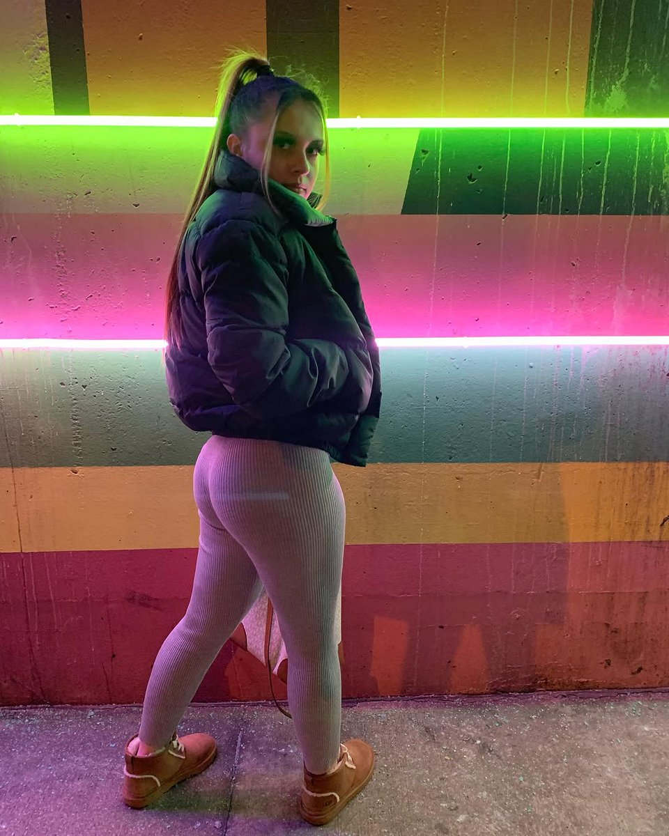 liddlenique9d4d's tweet photo. I’m never good with captions 🙄 https://t.co/X06jVzsnCr