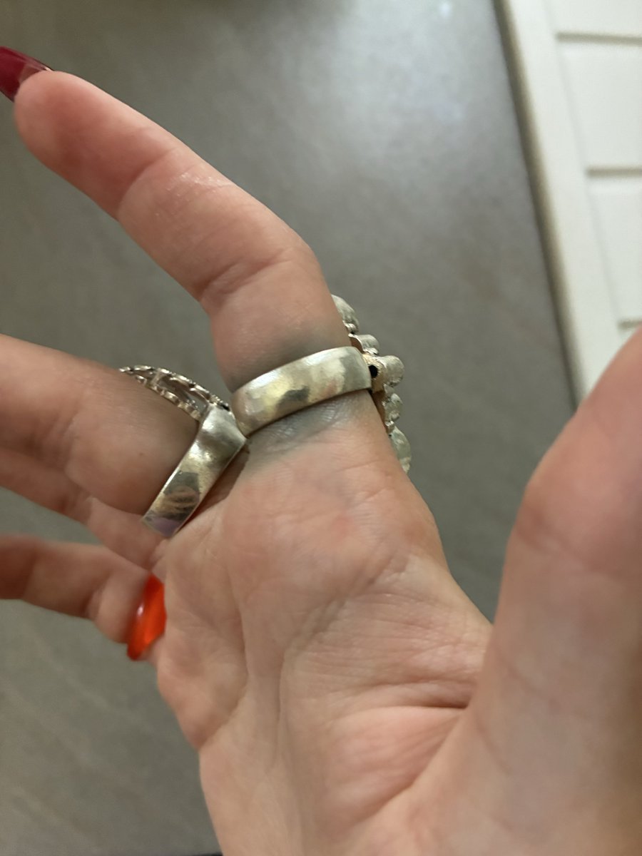 buggybitches's tweet photo. my first Italian scam. thanks so much for faking the 925 stamp on 5/6 rings i bought :D https://t.co/9qWKXFCWDB