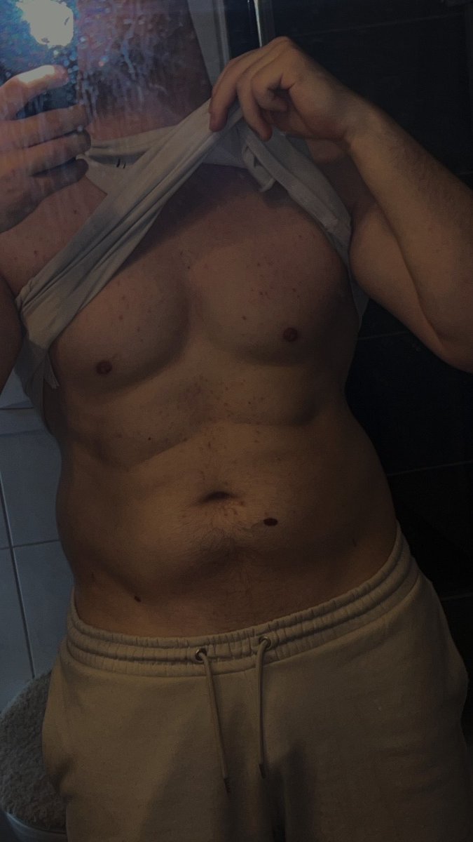 brightthelad's tweet photo. Some flexing after workout #gay #muscleboy #mlm #nsfw https://t.co/lLq1WqveV7