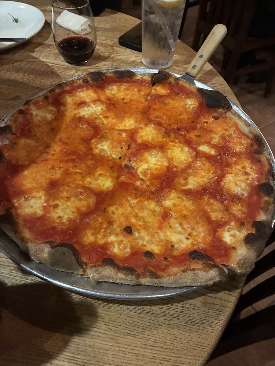 IlirSela's tweet photo. The best pizza in New York City is on Staten Island https://t.co/AvVtuttvXj