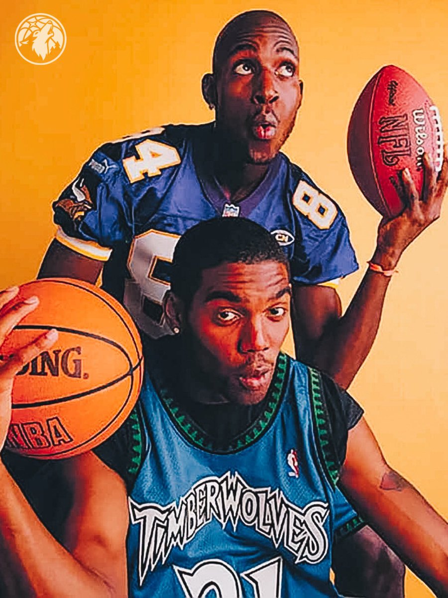 Timberwolves's tweet photo. HAPPY FOOTBALL SUNDAY https://t.co/WNs22dnbI6