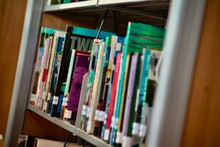 aellv507546's tweet photo. Sorting out old items this weekend! Say goodbye to clutter, hello to lighter vibes. Got some gently used books and mugs to donate—feel free to DM if you're local and need them! https://t.co/Z4s2ssGtBT