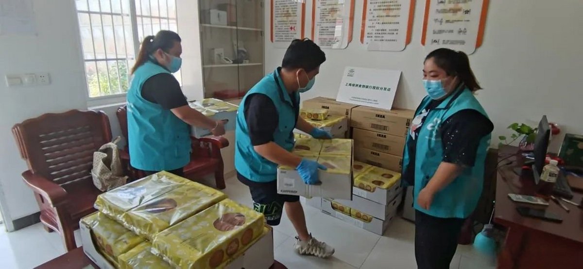luisfelipeherr6's tweet photo. Today I joined the community food bank volunteer drive! Packed 20 meal boxes for elderly neighbors and got to hear their warm stories about growing up in this neighborhood. Small acts of kindness make big changes https://t.co/DmpVQ2uSDt