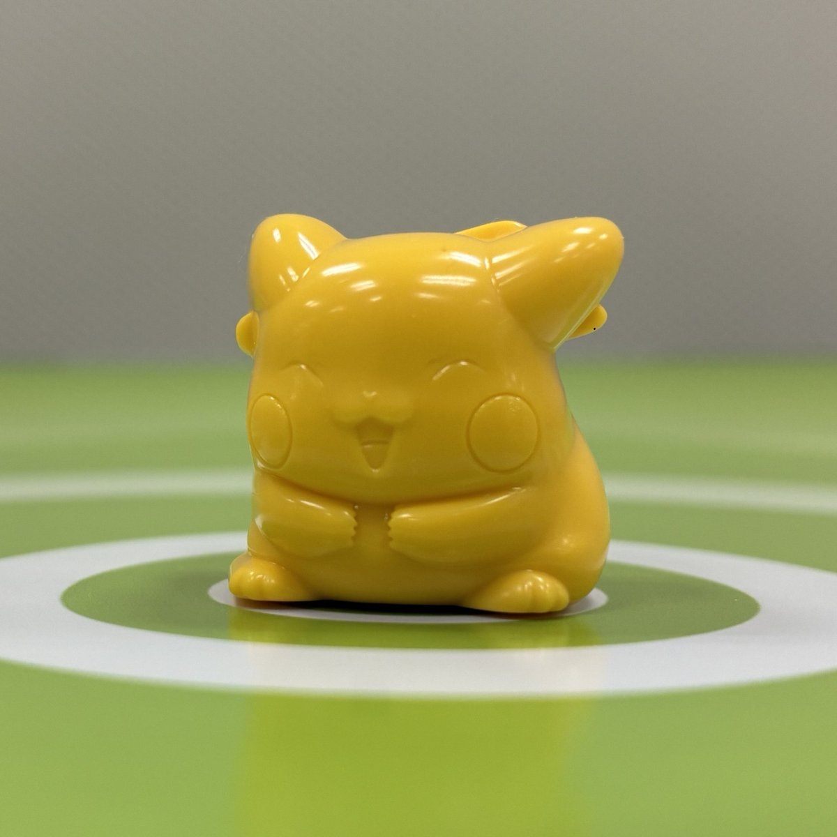 PokeGetInfoMain's tweet photo. 「ポケモンファン 第100号」予約受付開始
付録は「プラコロ ピカチュウ(特別Ver)」

🛒Amazon：https://t.co/heMYDbl2AH
📅発売日：2026年9月30日(水)
💰価格：1,430円(税込)

数量は1人30冊まで

#PR https://t.co/F7m2qjFmfC