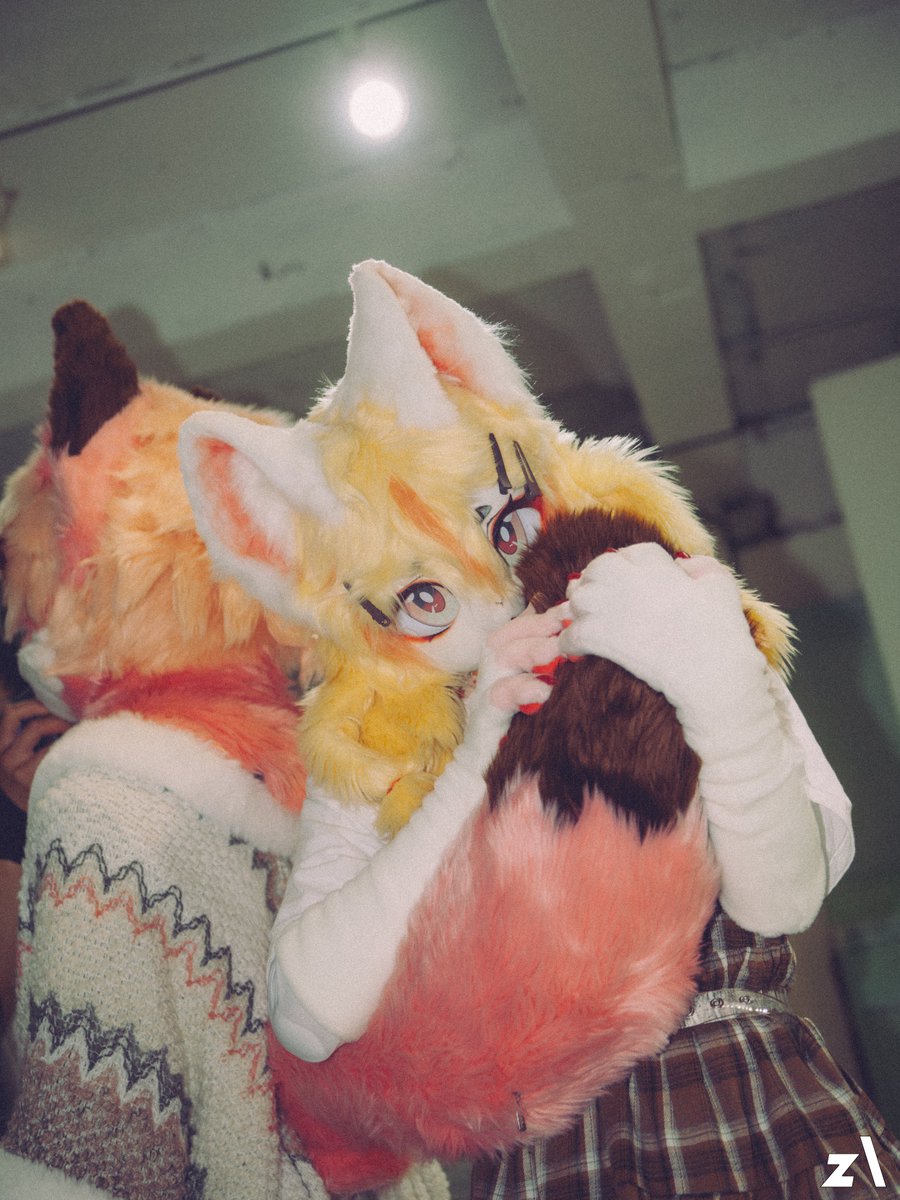 Oldenburg_fur's tweet photo. 꼬리 도둑질~😌😌

📸 :  @zhumook

#FursuitEveryday #Fursuit https://t.co/oa7sXsRN64