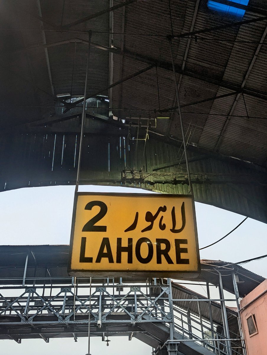 mrserio8's tweet photo. Vintage vibes, timeless station 🏮🏛️

 #lahorejunction #lahore #vintagevibes #railwaystation #trainstationaesthetic https://t.co/BxNTM7LmUP