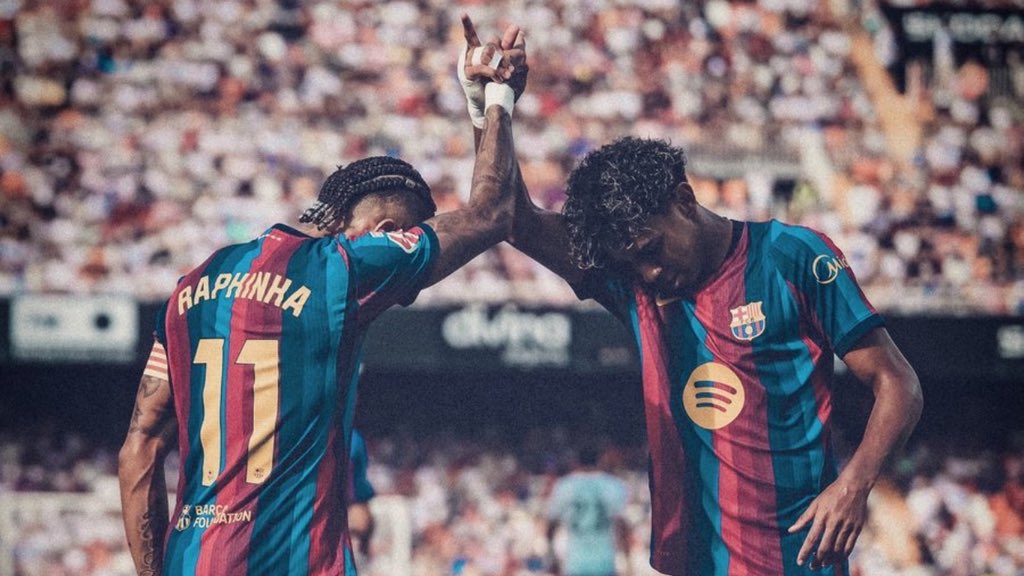 clezyblaq's tweet photo. Lamine Yamal and Raphinha have generated 19 G/A in 6 games in all competitions so far. 💙❤️✨

8 goals, 3 assists for Raphinha. 🇧🇷

6 goals, 2 assists for Lamine. 🇪🇸

#barcelona #lamineyamal #Raphinha https://t.co/3QxKT4gGwL
